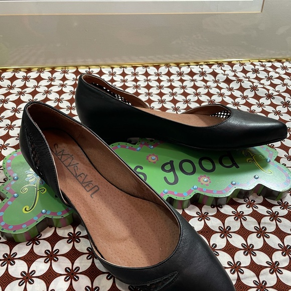 Sixty Seven Anthropologie flat - Picture 1 of 13